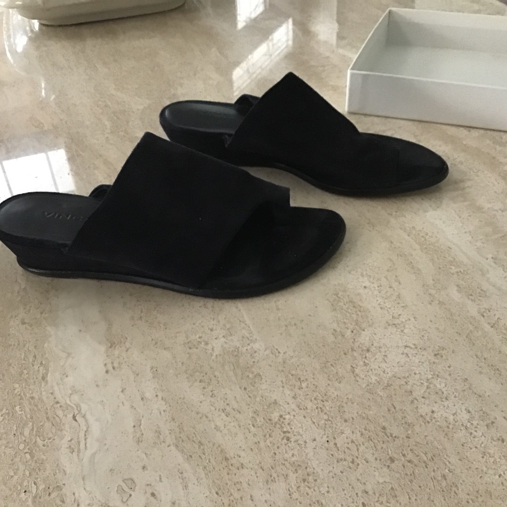 Vince Darla Coastal Dark Navy Suede wedge  sandals size 6.5